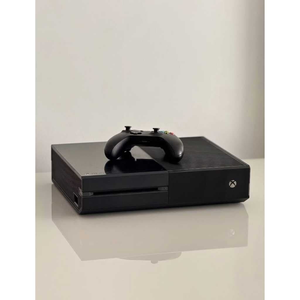 Xbox One Fat Preto + 2 JOGOS de brinde + CONTROLE + Semi Novo COM GARANTIA TODO ORIGINAL